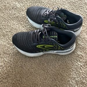Brooks Womens